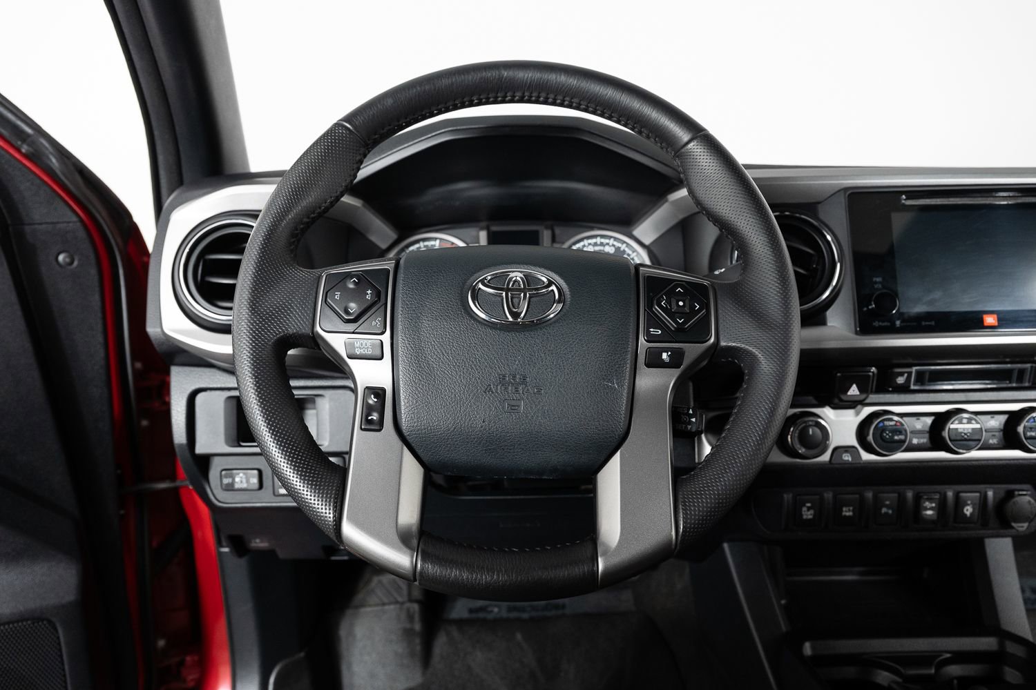 Used 2017 Toyota Tacoma Limited image 29