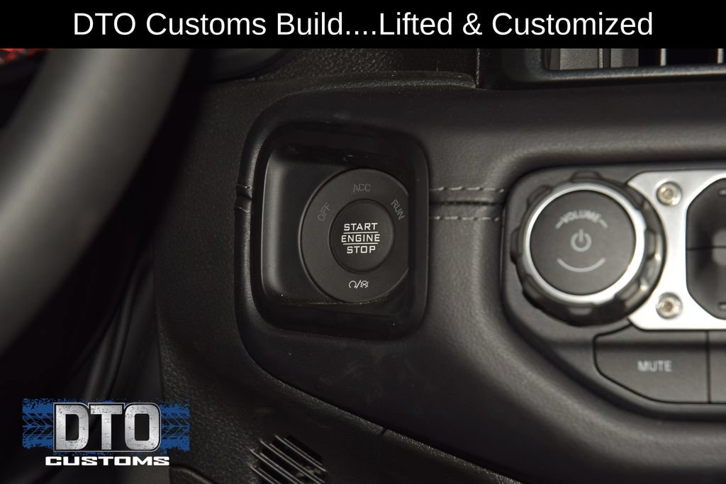 Used 2025 Jeep Wrangler Unlimited Rubicon AWD/4WD image 34