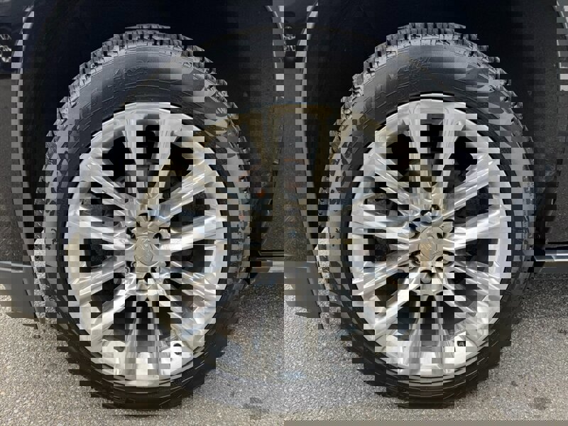 Used 2020 Cadillac Escalade ESV Premium Luxury image 16