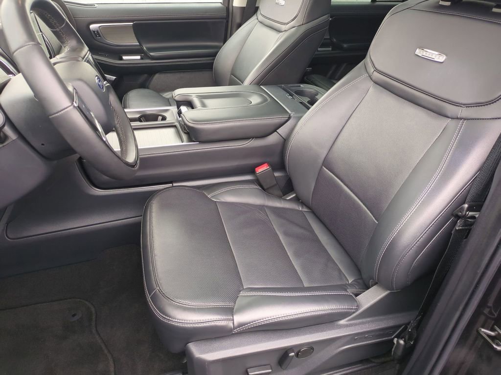 Used 2025 Ford Expedition Max Platinum AWD/4WD image 16