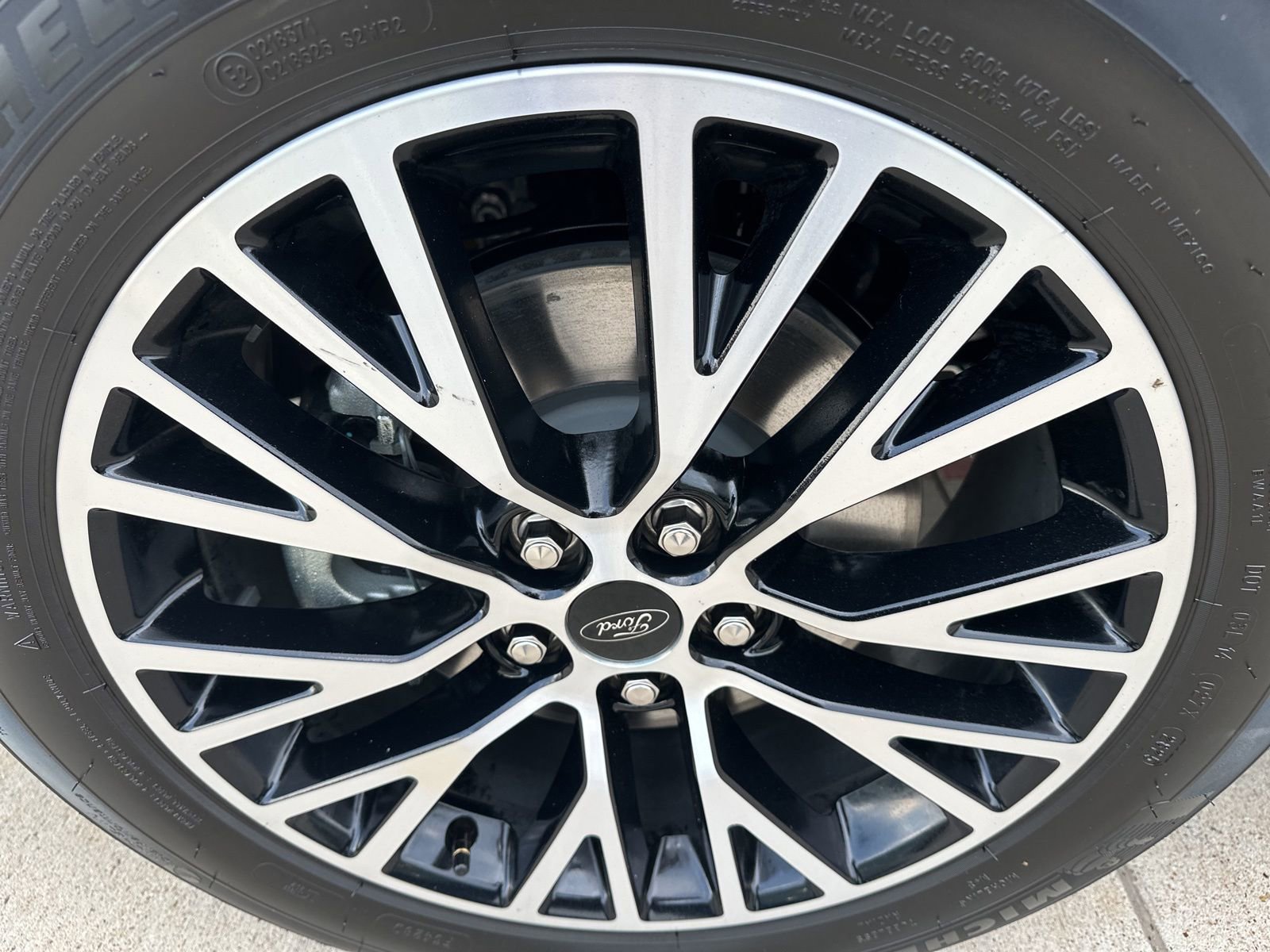 New 2025 Ford Escape SE image 4