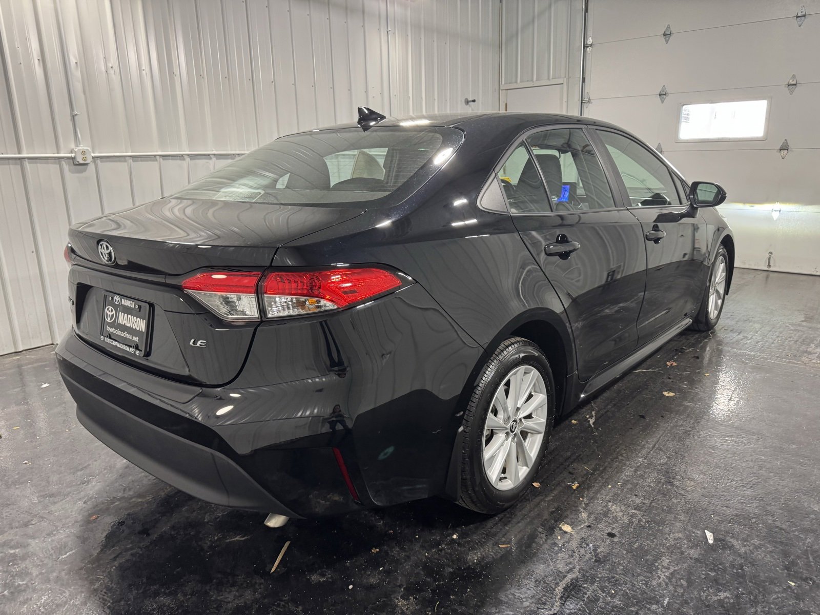 Used 2024 Toyota Corolla LE w/ LE Convenience Package image 5