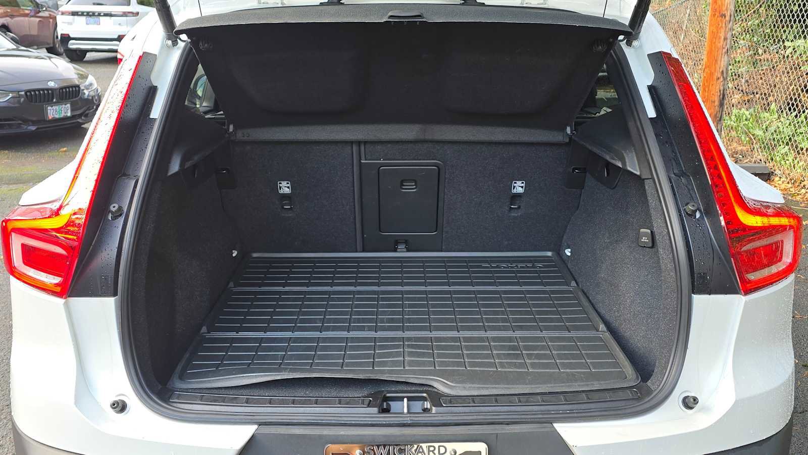 Used 2023 Volvo XC40 B5 Plus w/ Driver Assist Package image 13