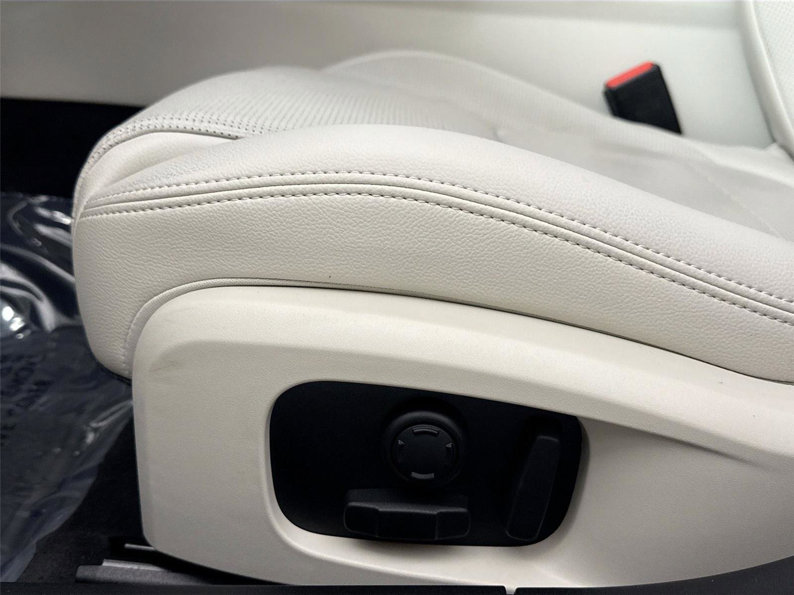 Used 2024 Jaguar XF R-Dynamic SE image 32