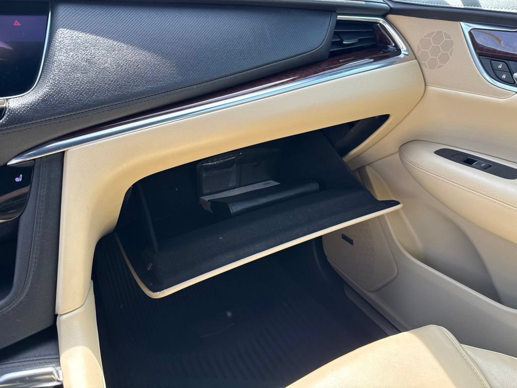 Used 2018 Cadillac XT5 Luxury w/ Driver Awareness Package AWD/4WD image 26