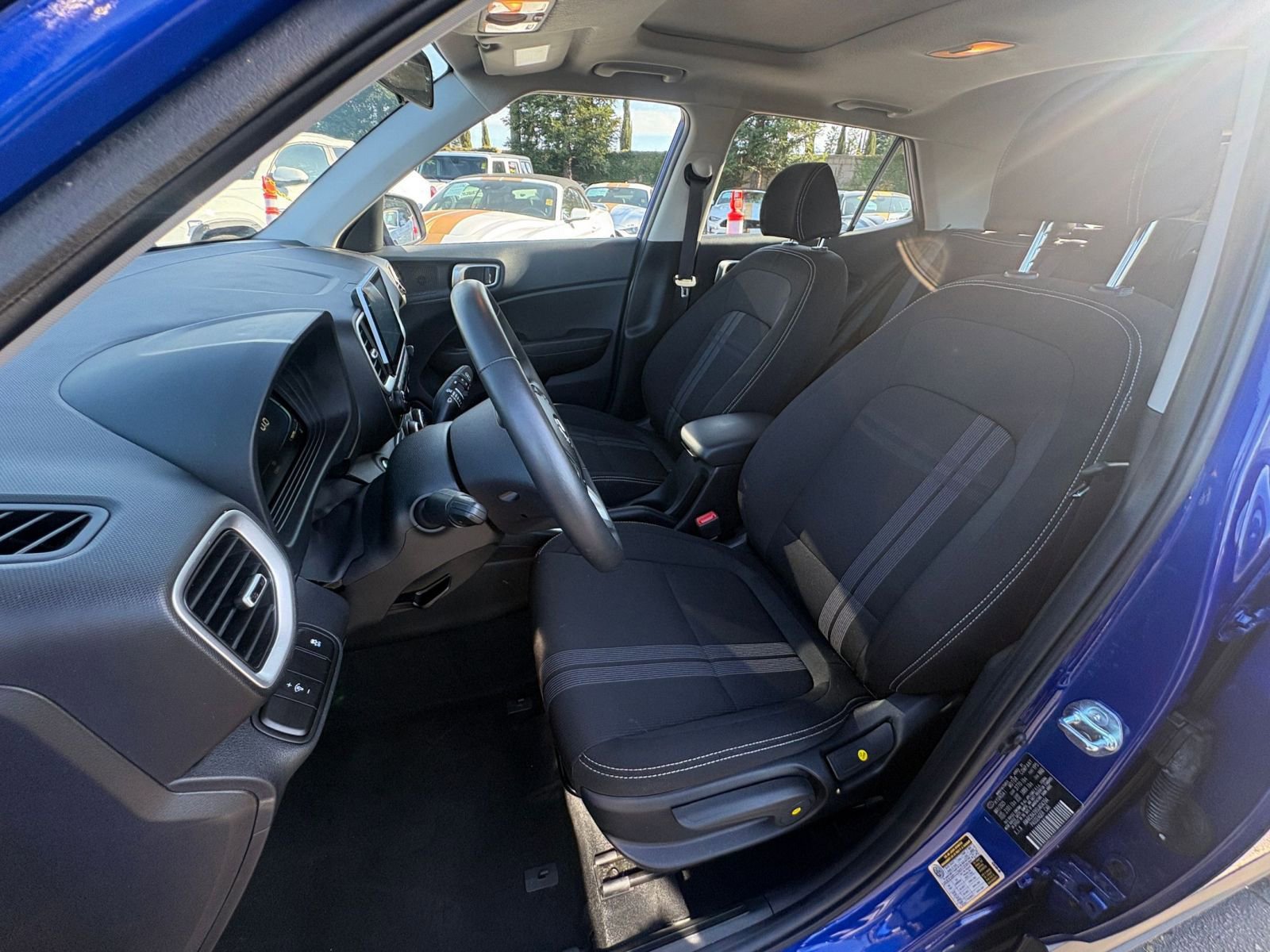 Used 2025 Hyundai Venue SEL image 36