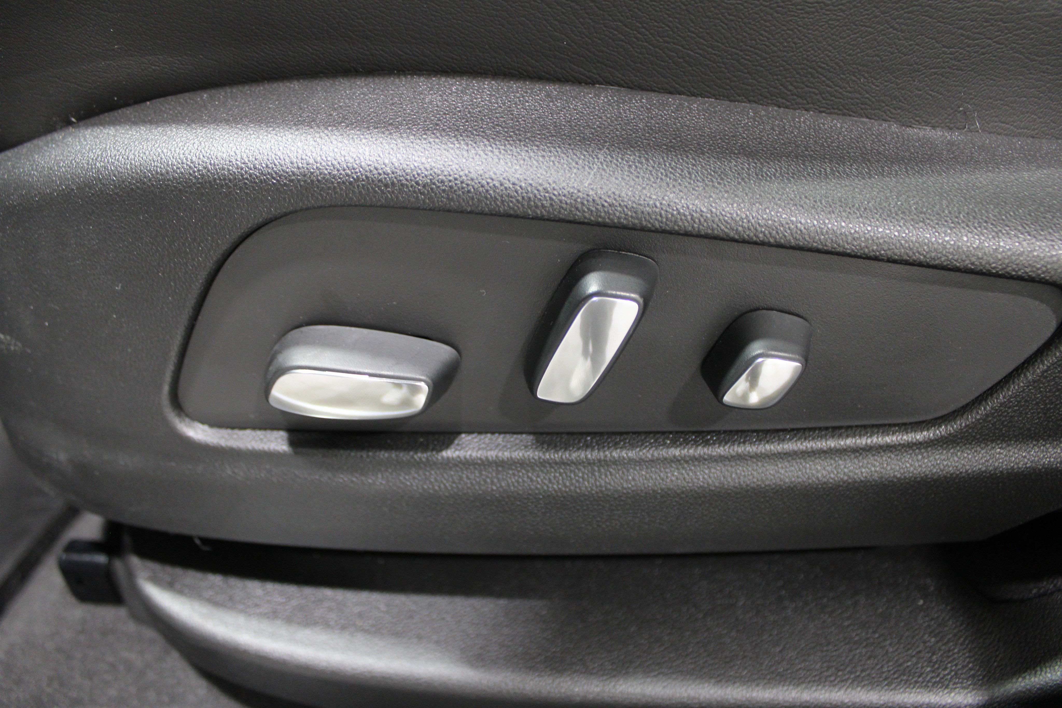 Certified 2024 Cadillac XT5 Premium Luxury w/ Technology Package image 4