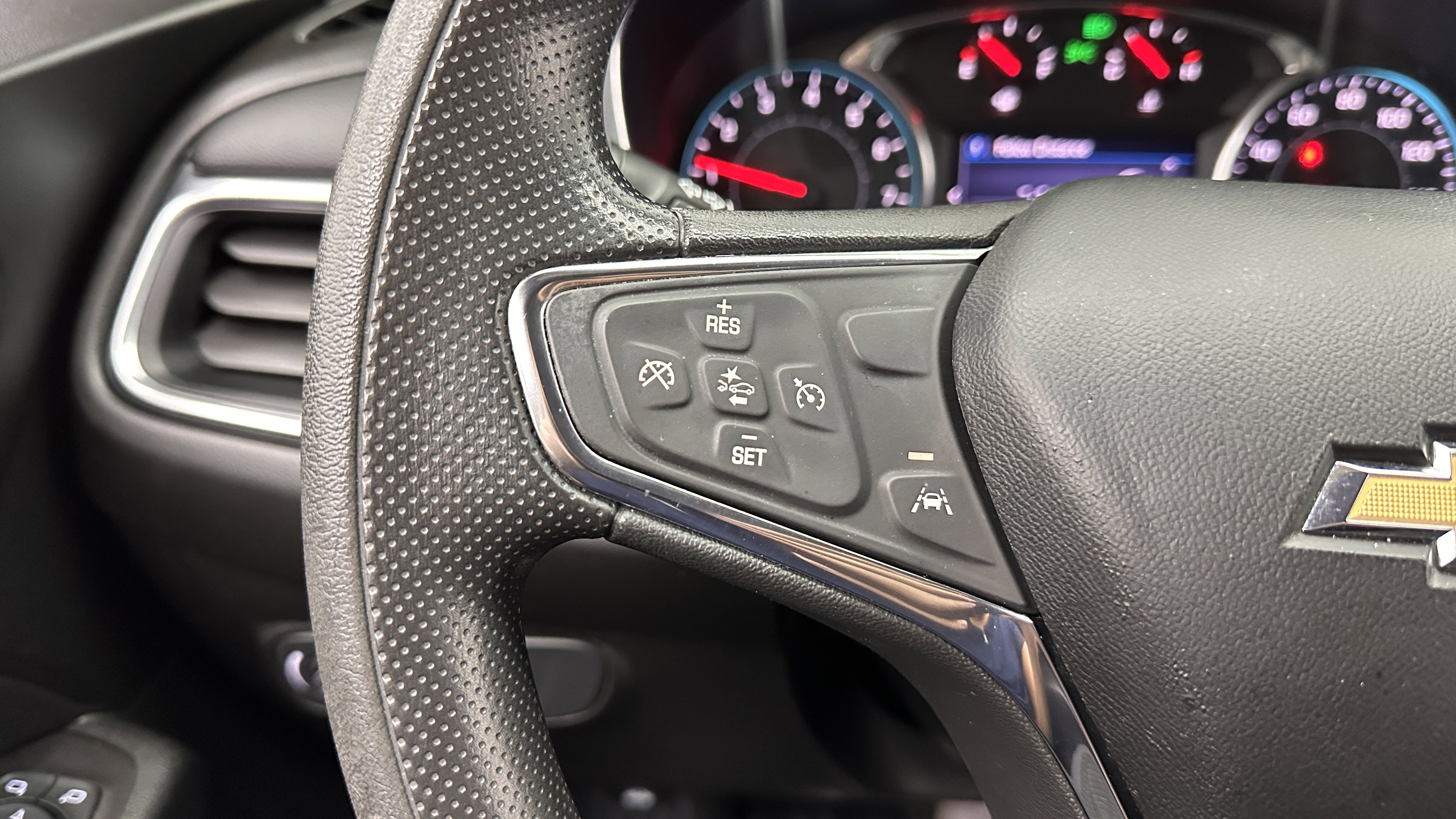 Used 2021 Chevrolet Equinox LT image 18