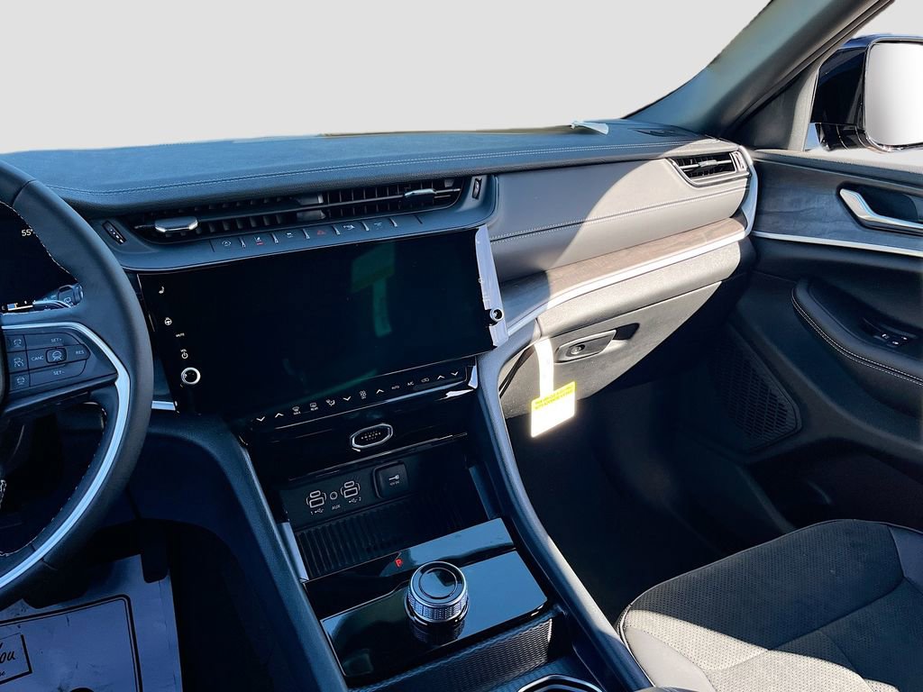 New 2026 Jeep Grand Cherokee Altitude RWD image 22