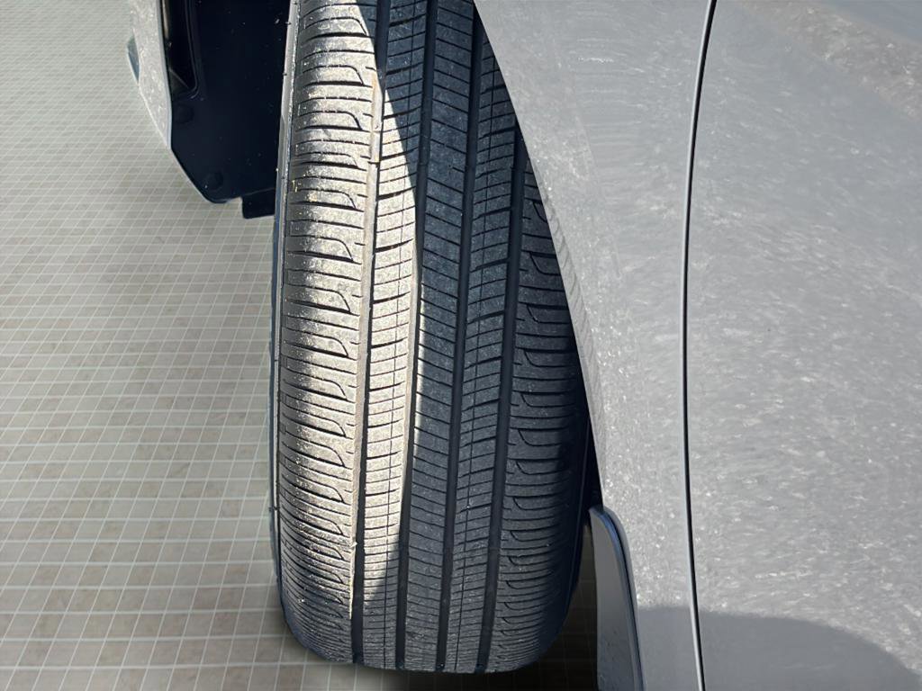 Used 2025 Hyundai Elantra SE FWD image 11