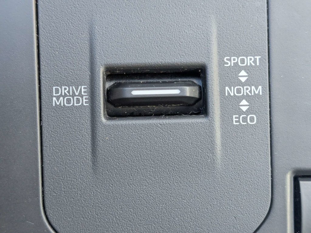 Used 2021 Toyota Highlander XLE AWD/4WD image 46