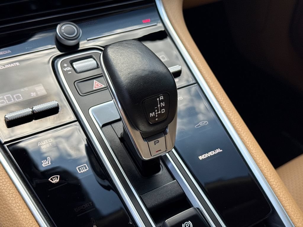 Used 2018 Porsche Panamera 4 AWD/4WD image 32