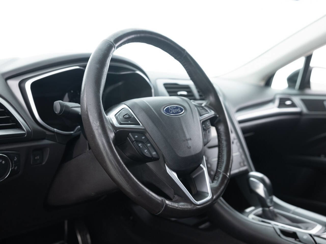 Used 2016 Ford Fusion Titanium image 23