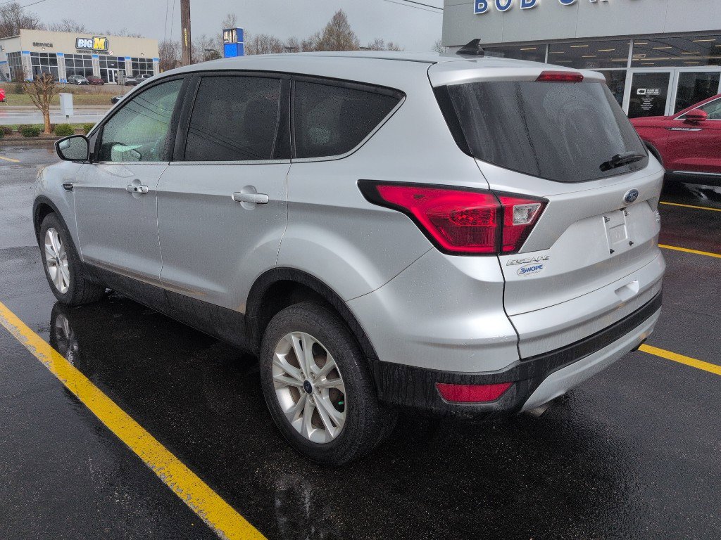 Used 2019 Ford Escape SE image 4