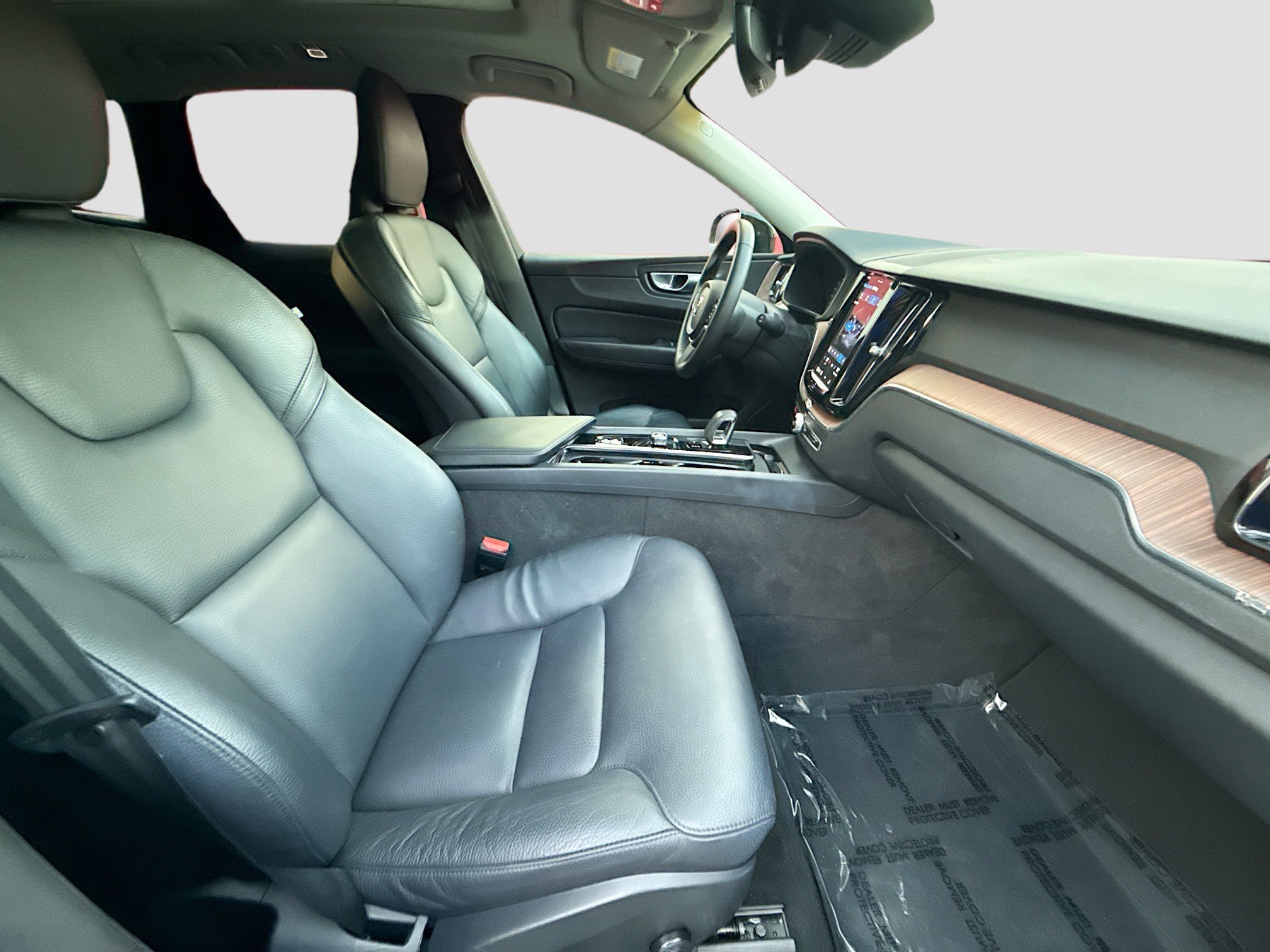 Used 2024 Volvo XC60 B5 Plus image 30