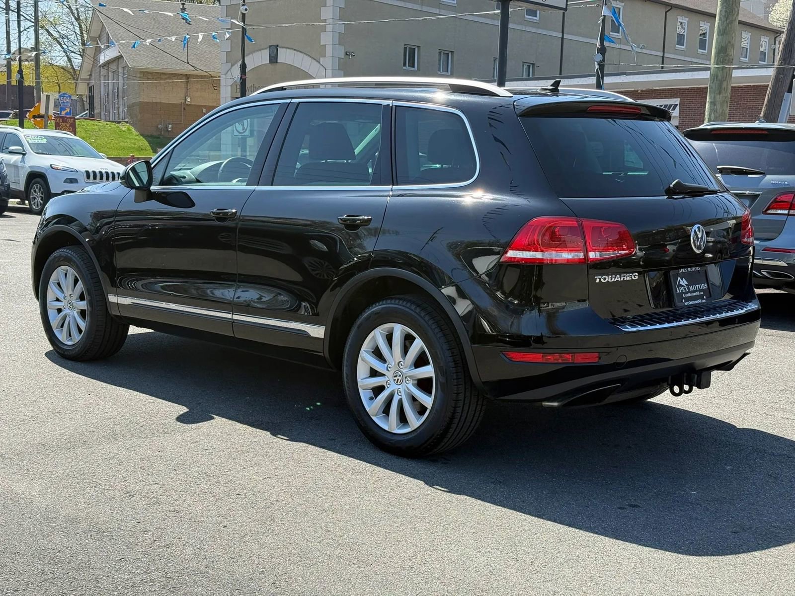Used 2012 Volkswagen Touareg Sport image 4