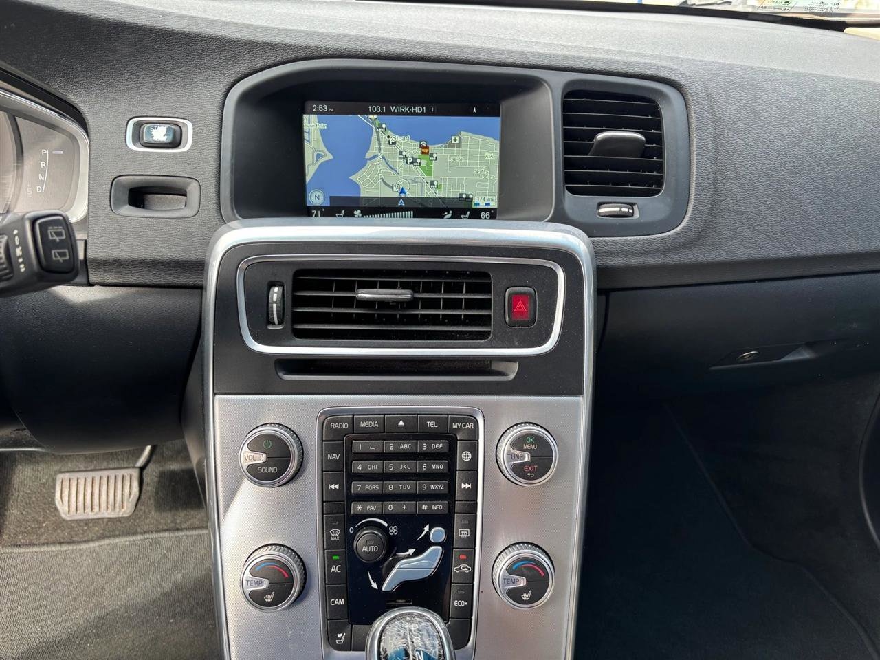 Used 2017 Volvo V60 T5 Premier w/ Convenience Package image 17