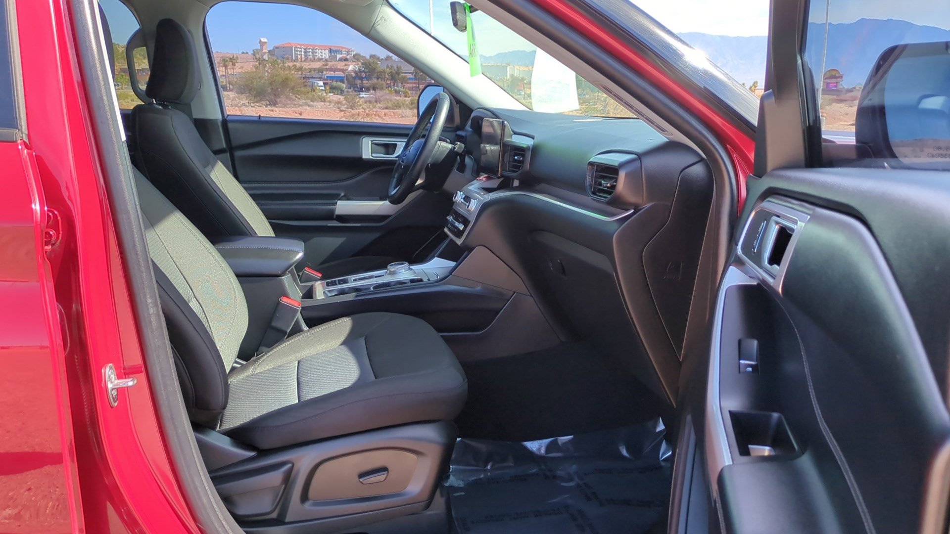 Used 2023 Ford Explorer XLT image 30