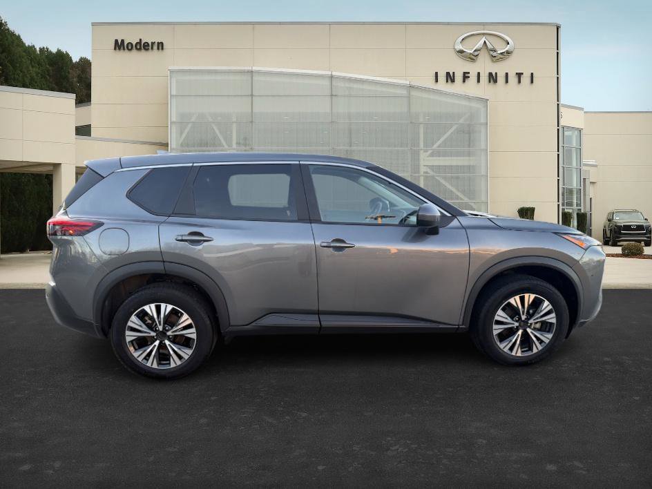 Used 2023 Nissan Rogue SV image 4