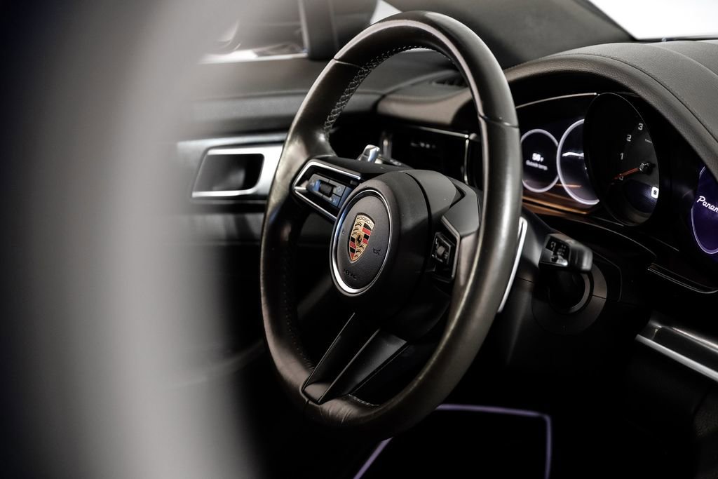 Used 2021 Porsche Panamera image 14