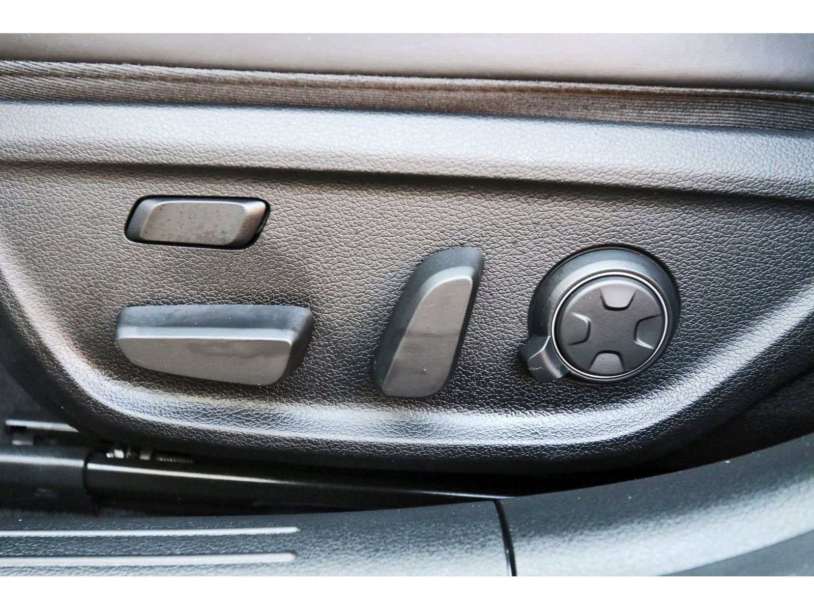 Used 2025 Genesis G70 3.3T Advanced w/ Sport Prestige Package image 30