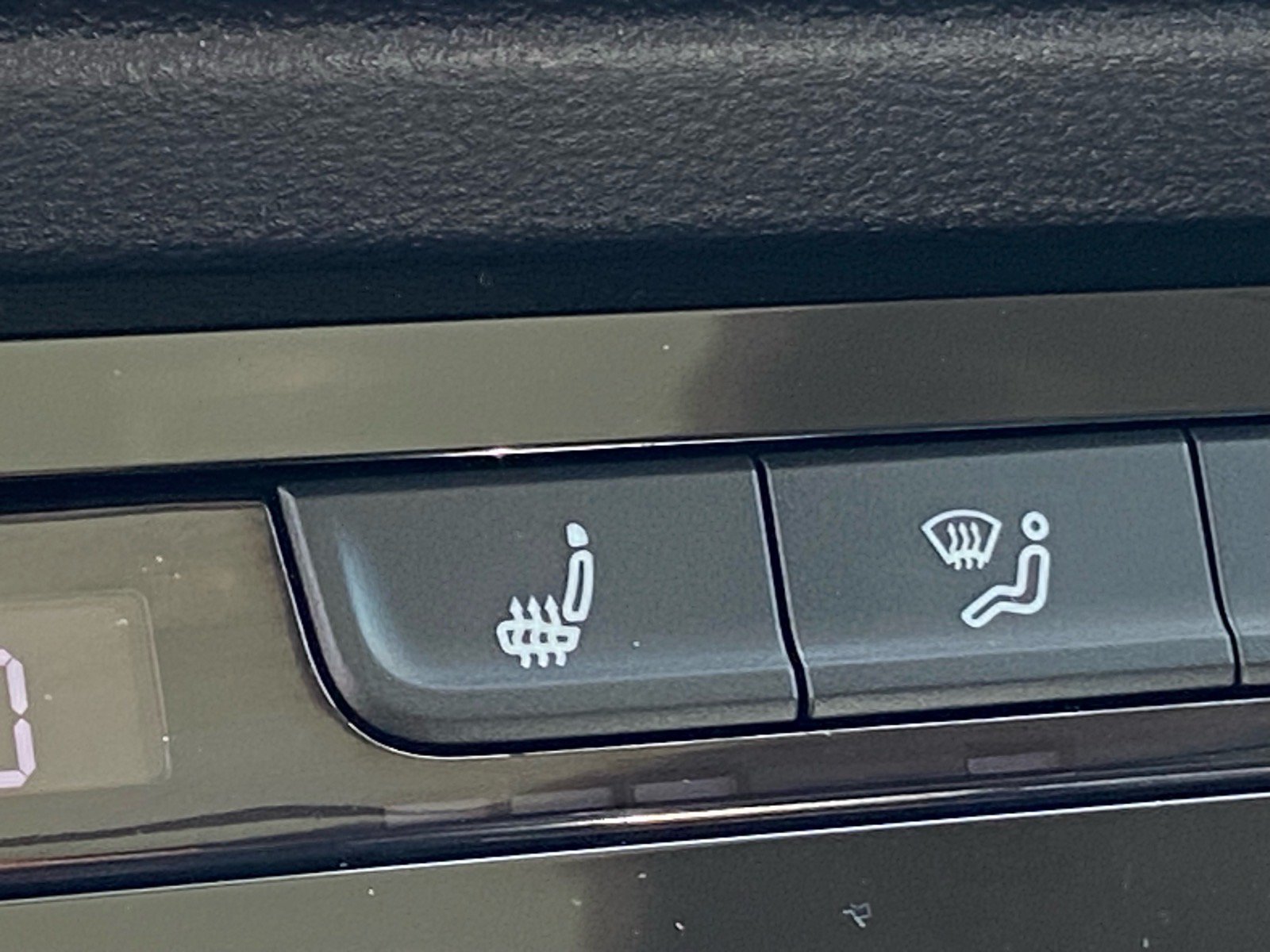 Certified 2023 Volkswagen Taos SEL AWD/4WD image 16