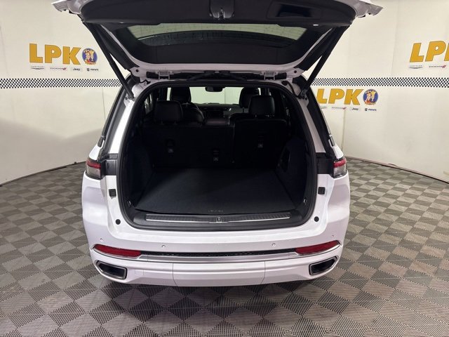 Used 2022 Jeep Grand Cherokee Summit w/ Luxury Tech Group V image 6