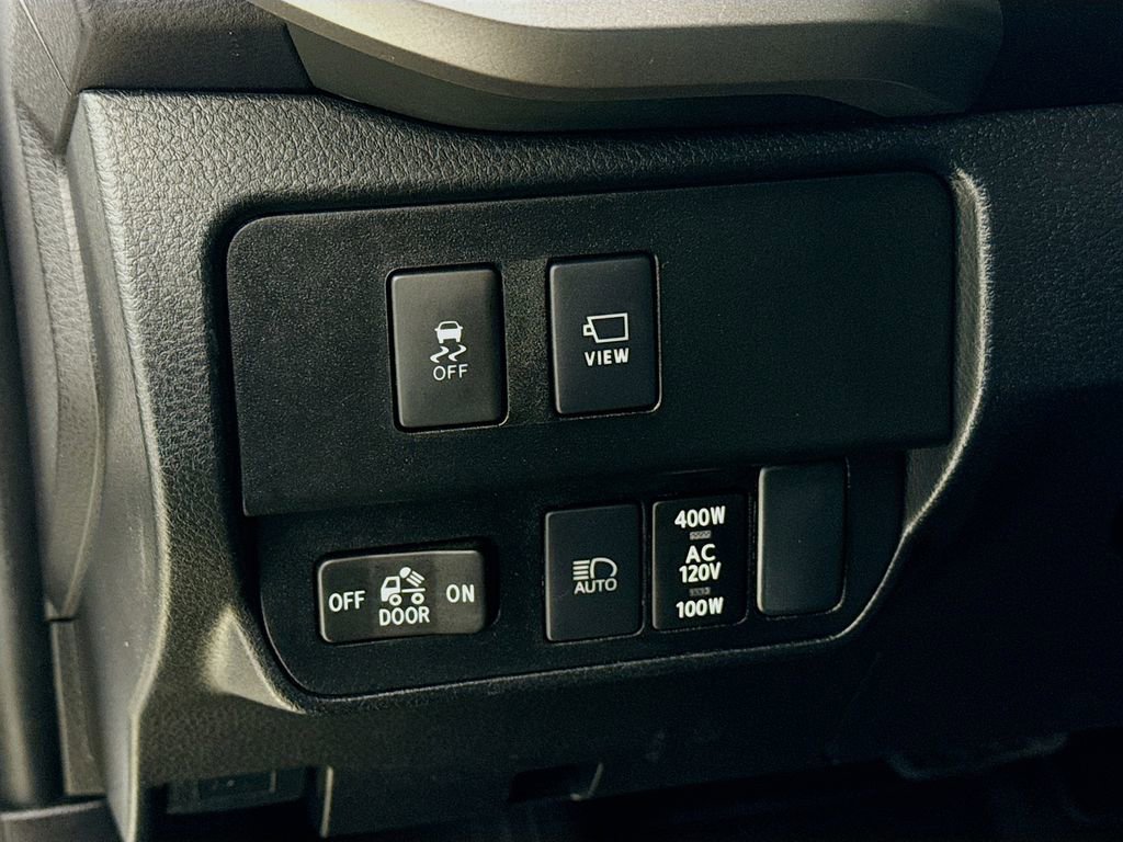 Used 2023 Toyota Tacoma Limited w/ Black Out Package (TMS) image 10