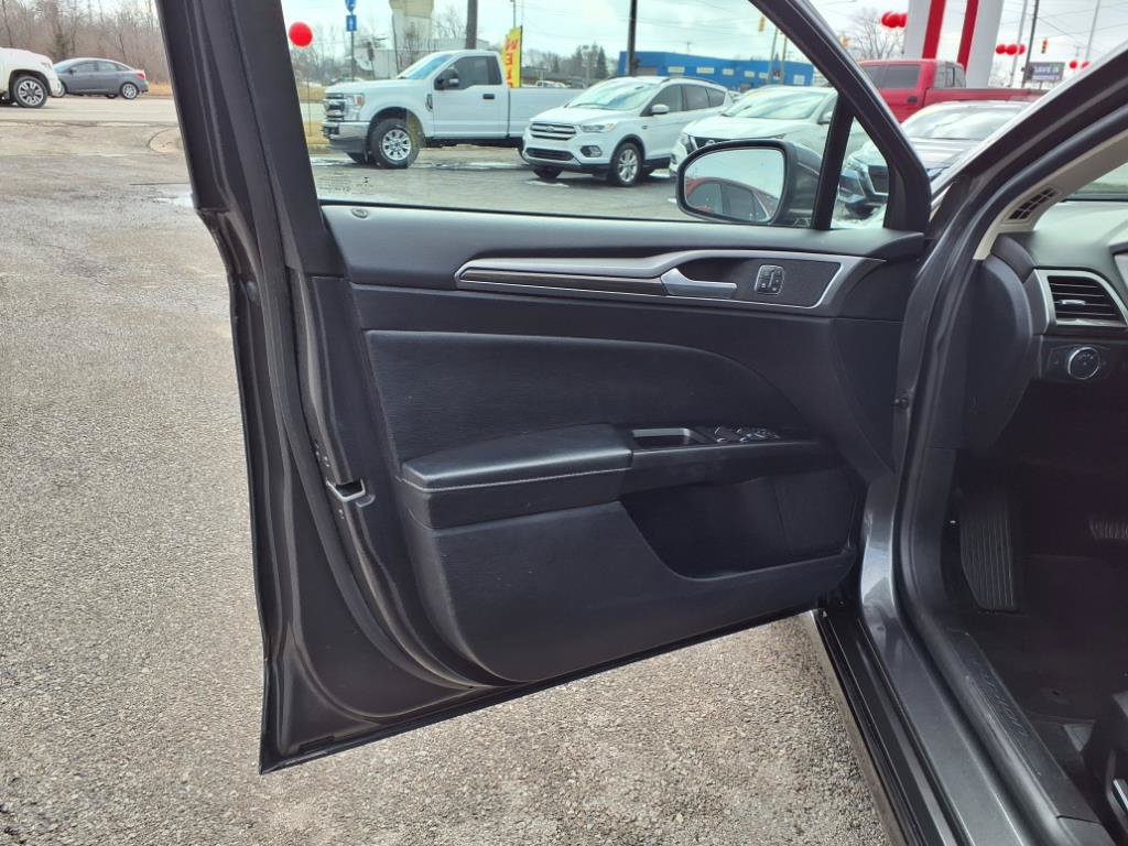 Used 2019 Ford Fusion SEL FWD image 11