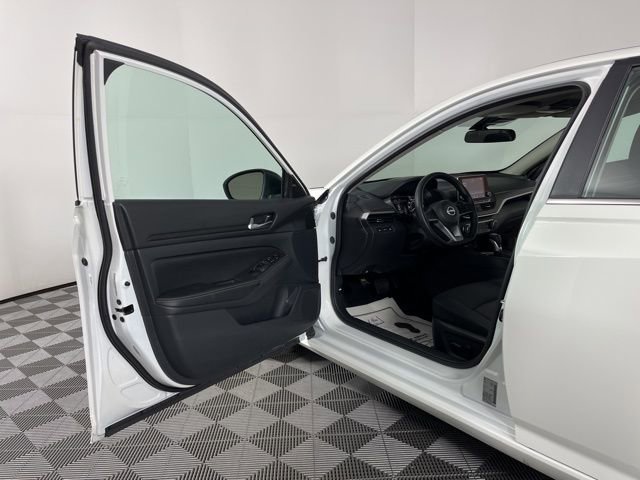 Used 2025 Nissan Altima 2.5 SV image 17