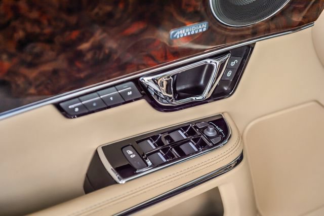 Used 2016 Jaguar XJ R-Sport RWD image 54