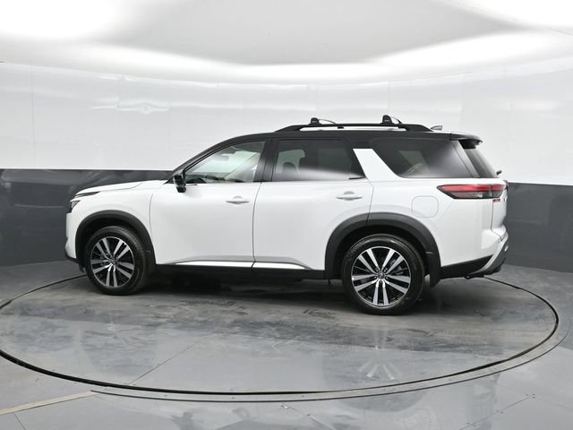 Used 2025 Nissan Pathfinder Platinum image 9