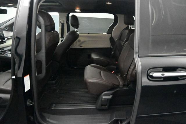 Used 2024 Toyota Sienna Platinum AWD/4WD image 21