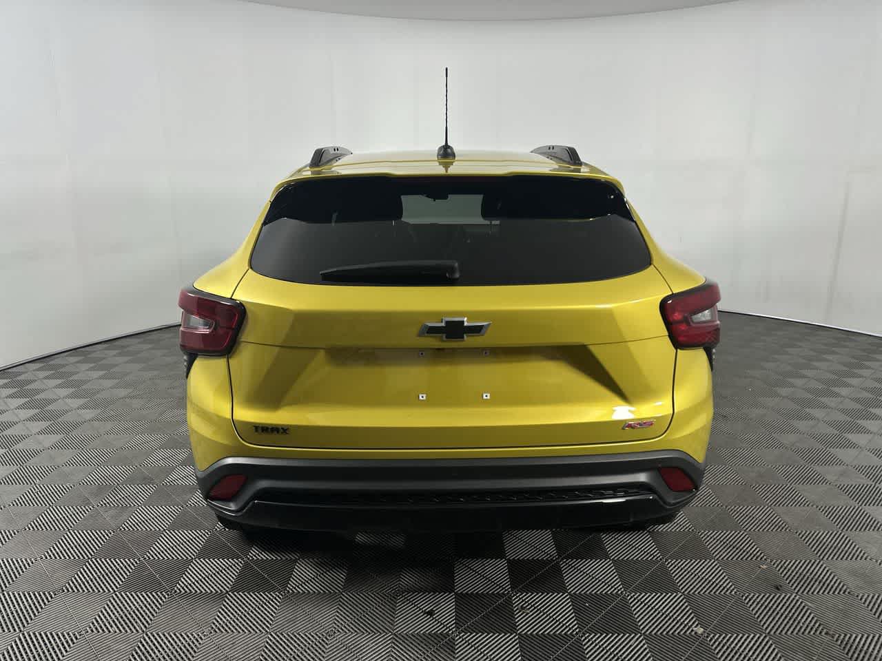 Used 2024 Chevrolet Trax RS w/ Sunroof Package FWD image 16