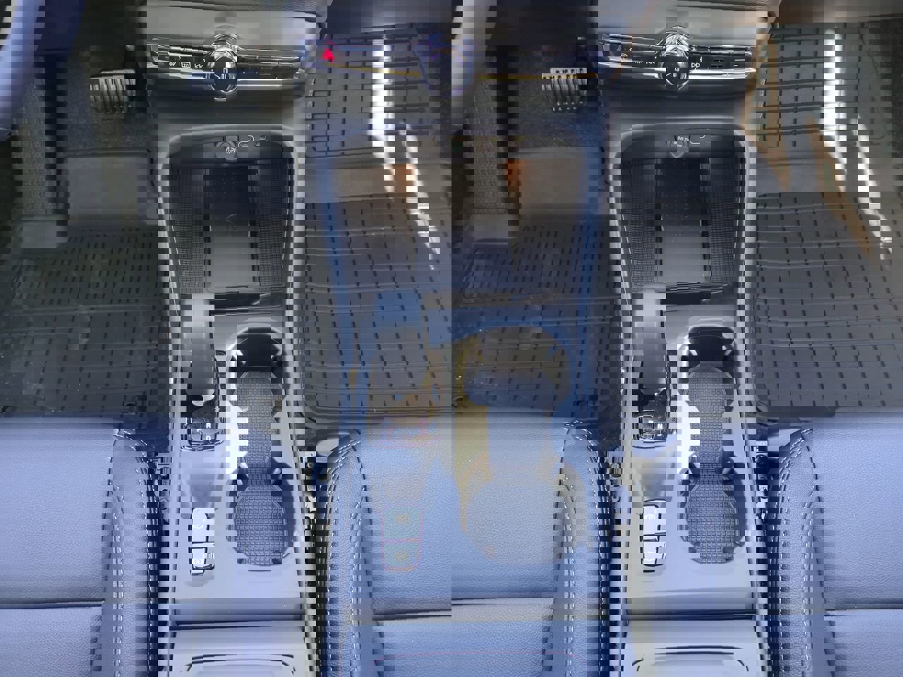 New 2025 Volvo XC40 B5 Core w/ Protection Package Premier image 18