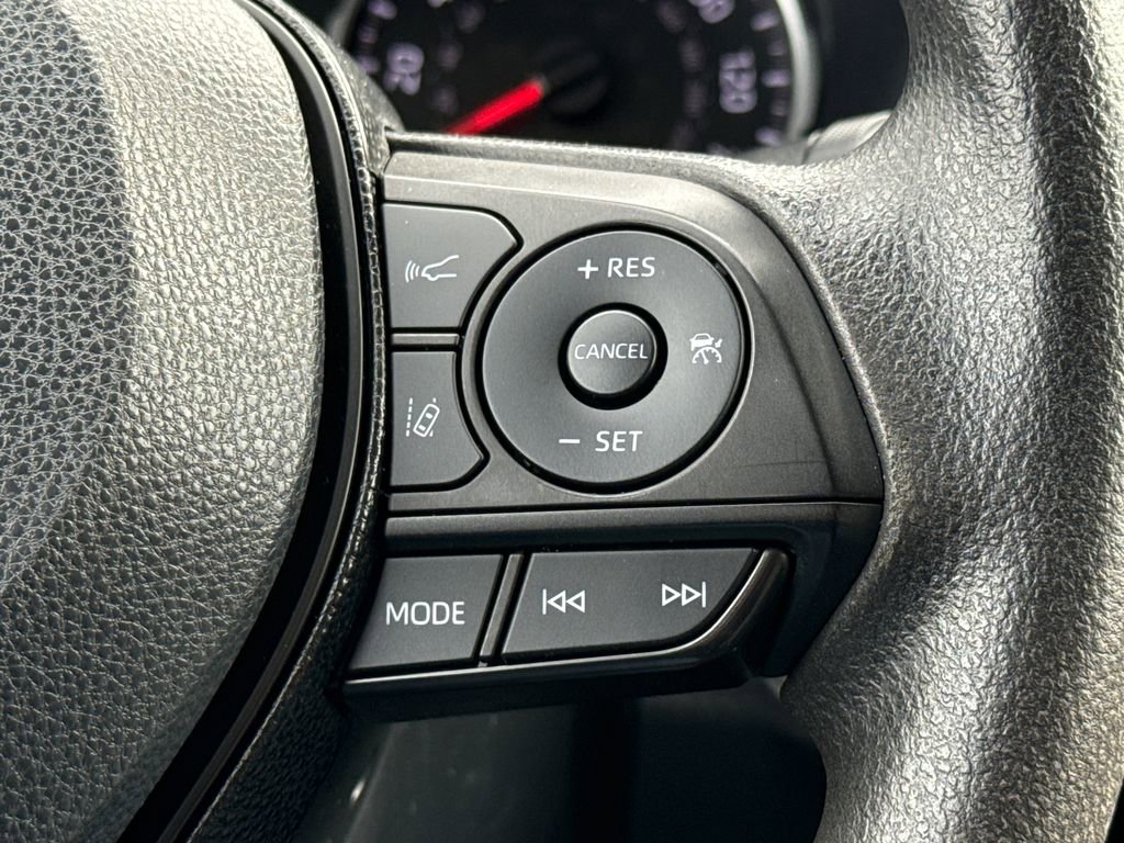 Used 2021 Toyota RAV4 XLE AWD/4WD image 27