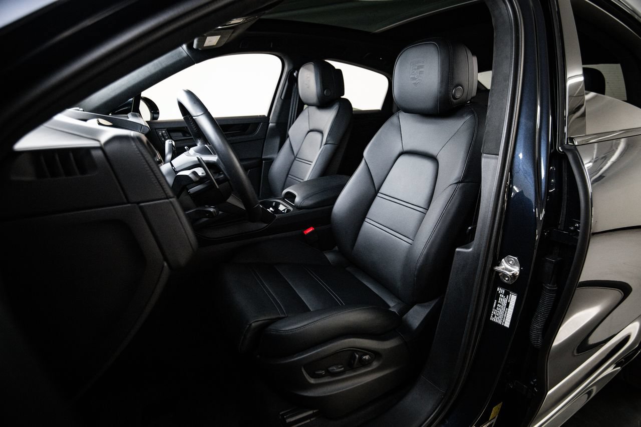 Certified 2025 Porsche Cayenne GTS AWD/4WD image 5