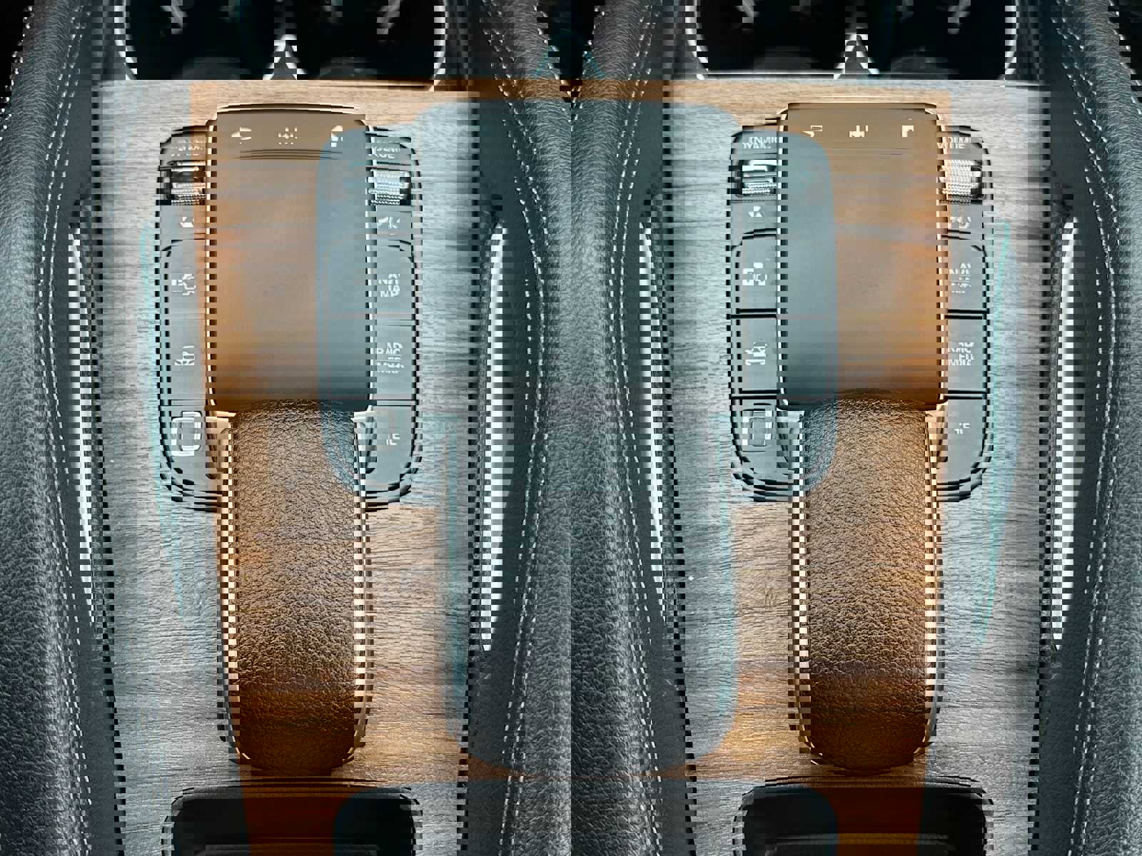 Used 2025 Mercedes-Benz GLE 450e 4MATIC image 29