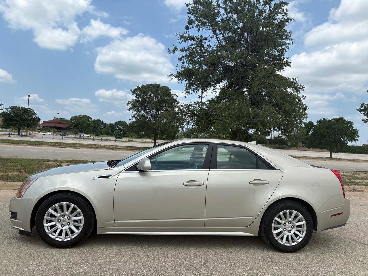Used 2013 Cadillac CTS Luxury RWD image 4