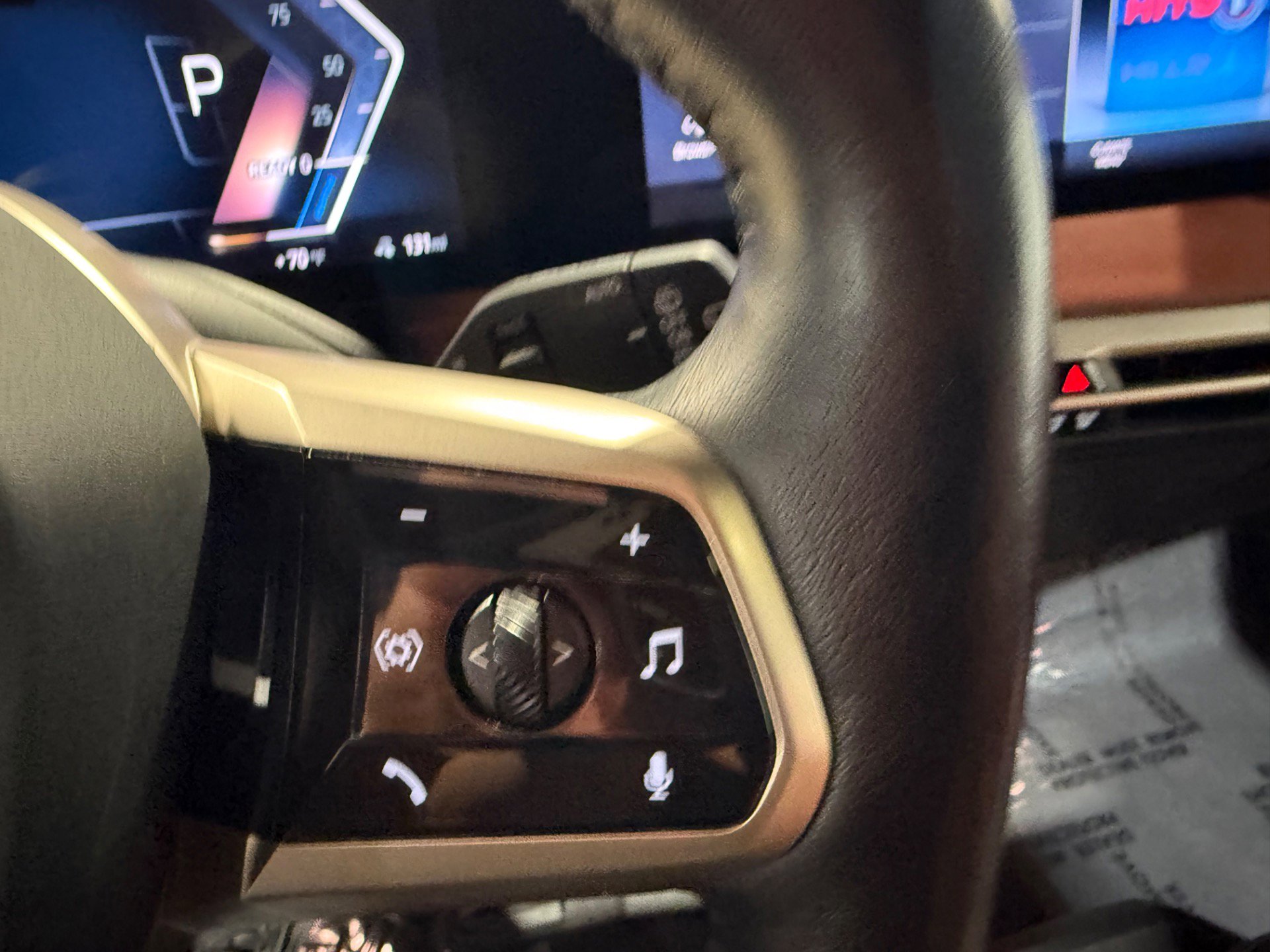 Used 2023 BMW iX xDrive50 w/ Sport Package AWD/4WD image 29