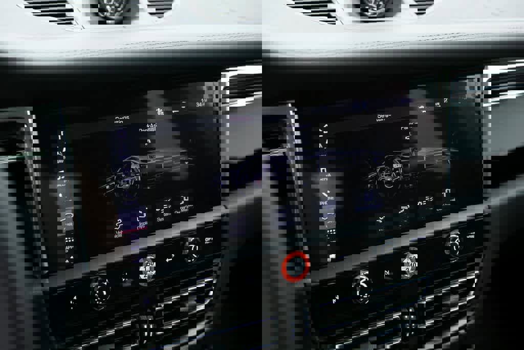 Certified 2025 Porsche Macan image 26