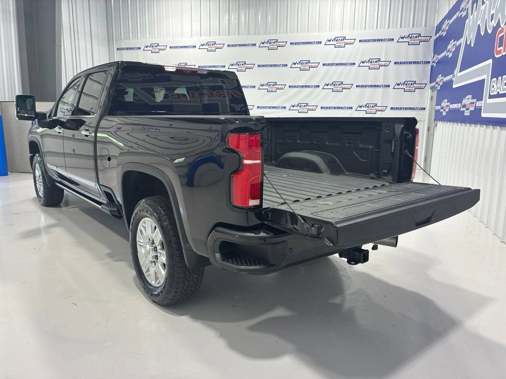 Used 2025 Chevrolet Silverado 2500 High Country w/ High Country Premium Package AWD/4WD image 6