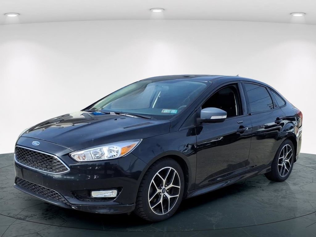 Used 2015 Ford Focus SE w/ SE Sport Package image 2