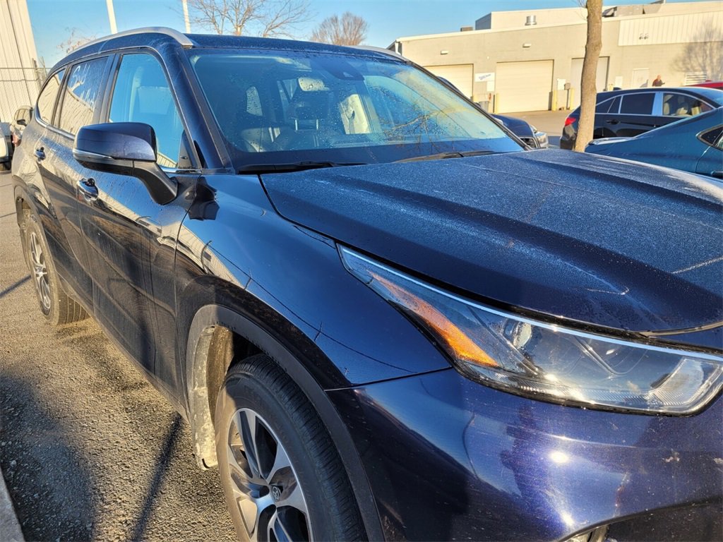 Used 2024 Toyota Highlander XLE image 9