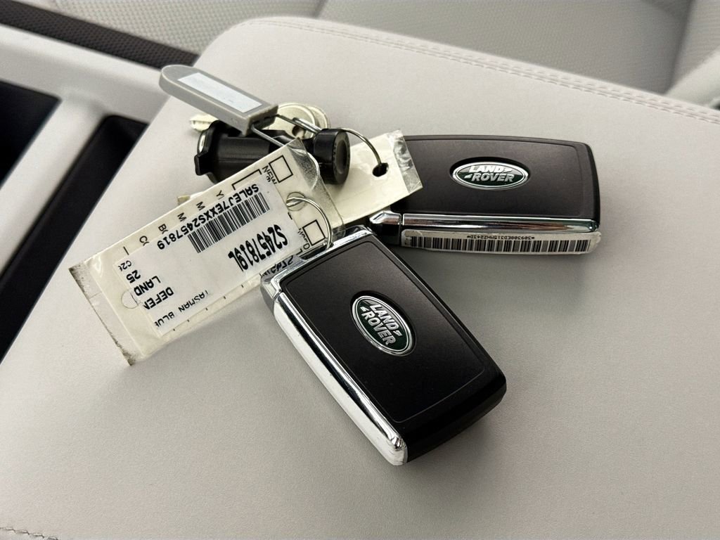 Used 2025 Land Rover Defender 110 S image 17
