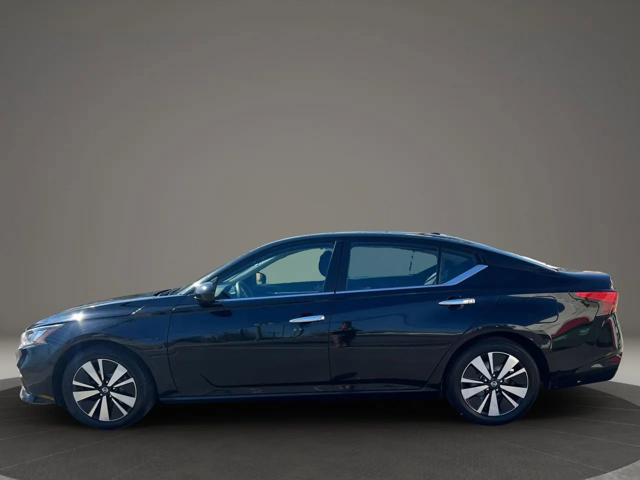 Used 2021 Nissan Altima 2.5 SV FWD image 9