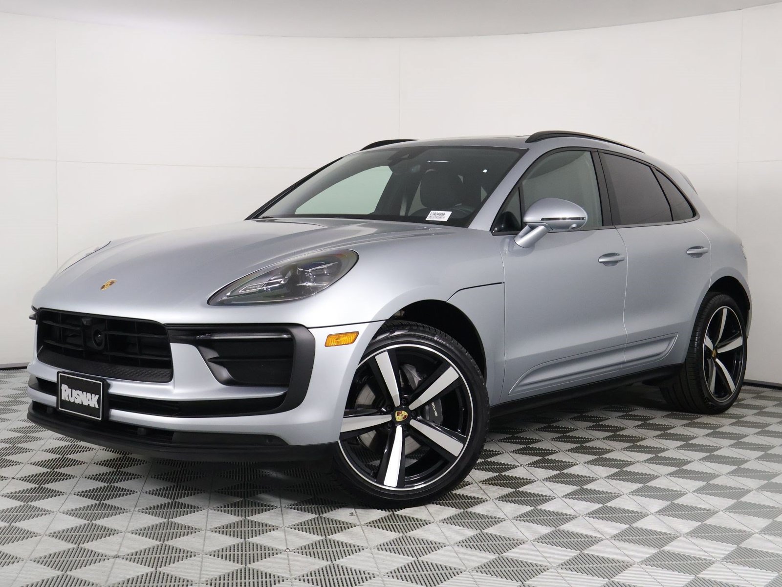 Certified 2026 Porsche Macan AWD/4WD image 35