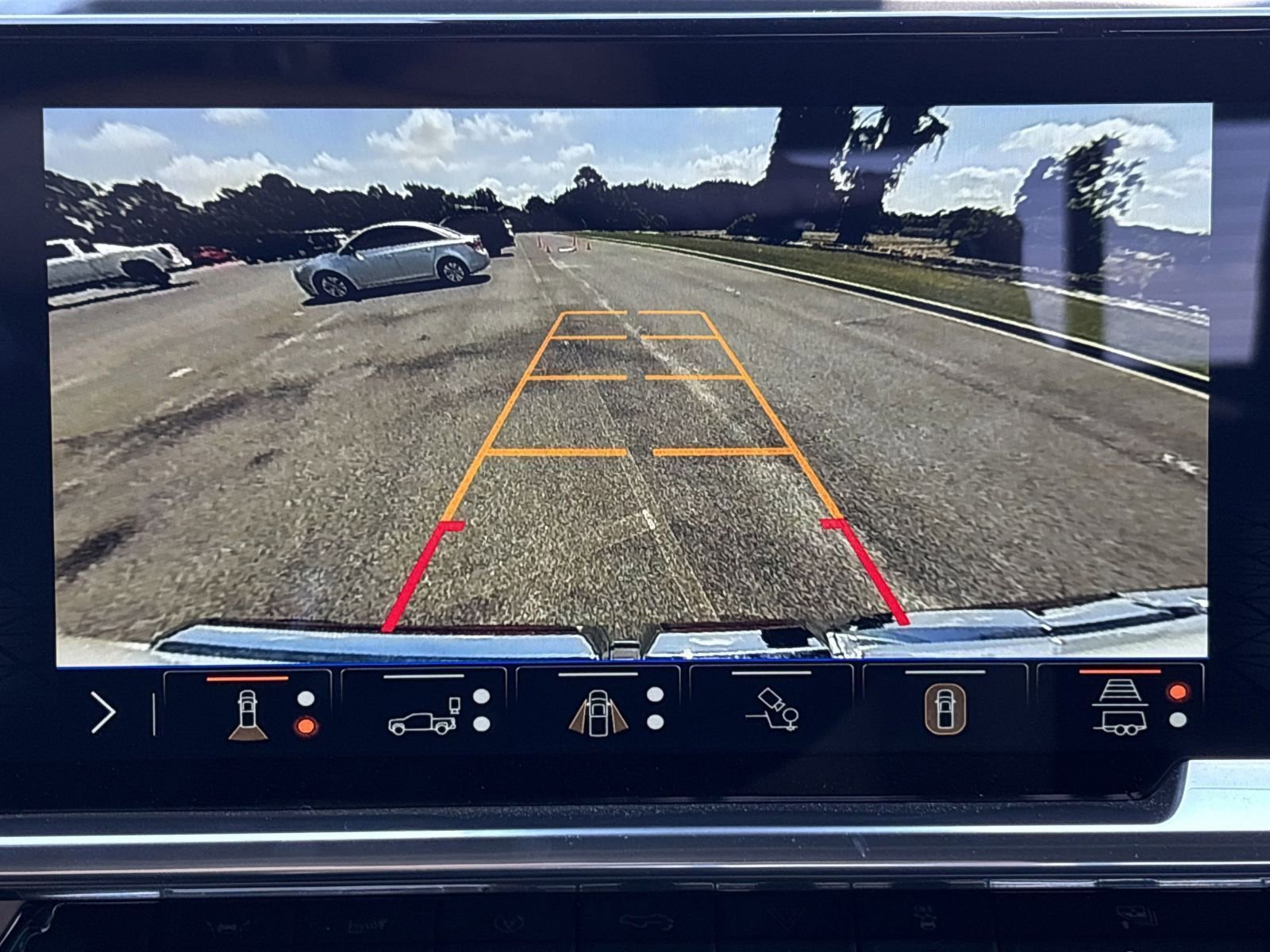 New 2025 GMC Sierra 1500 SLE w/ Preferred Package image 5