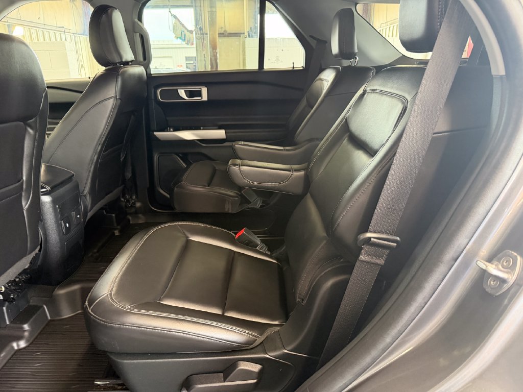 Used 2023 Ford Explorer XLT w/ Equipment Group 202A RWD image 19