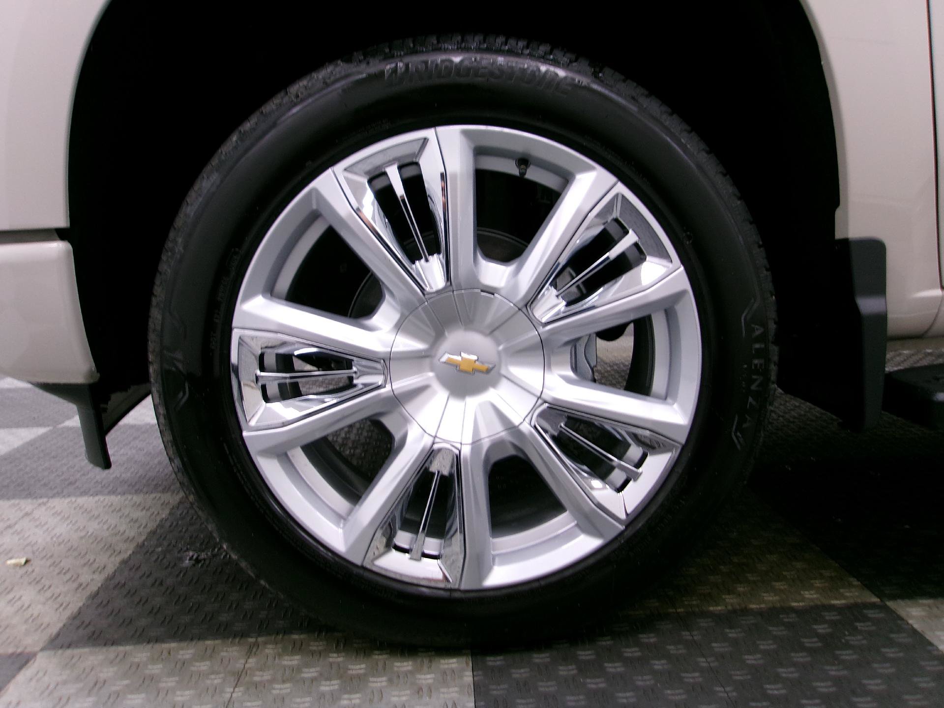 New 2026 Chevrolet Silverado 1500 High Country w/ Technology Package AWD/4WD image 17